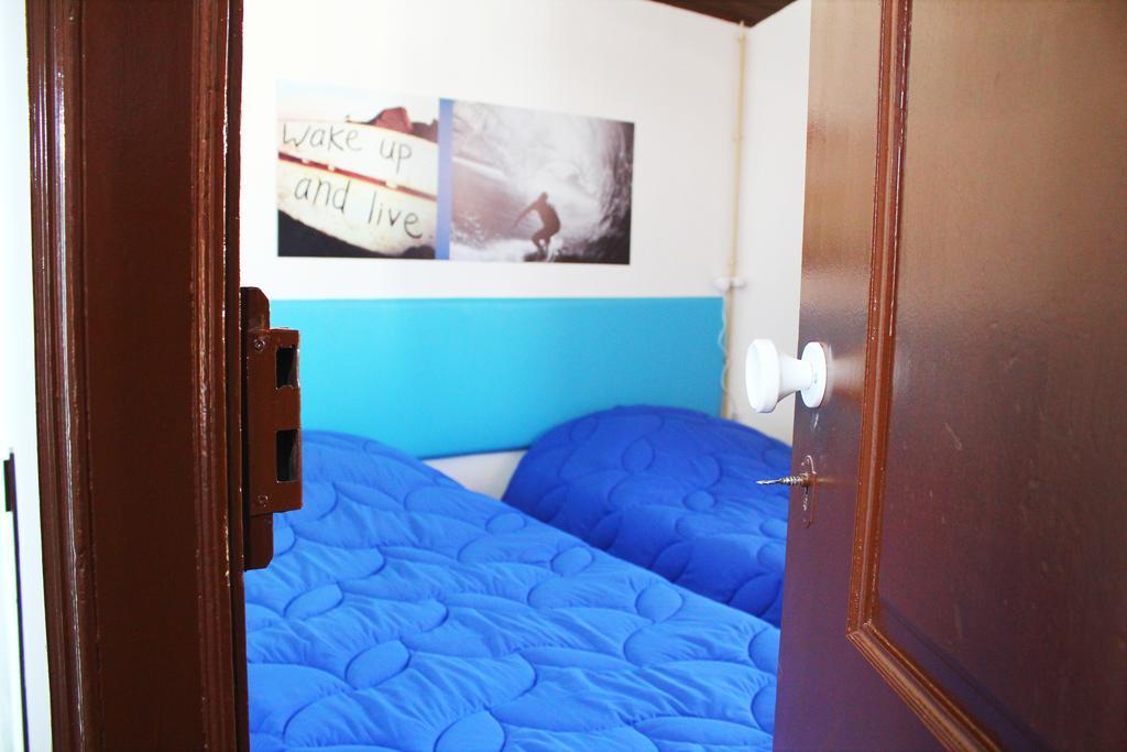 Single Fin Isurf Hostel Figueira da Foz Room photo